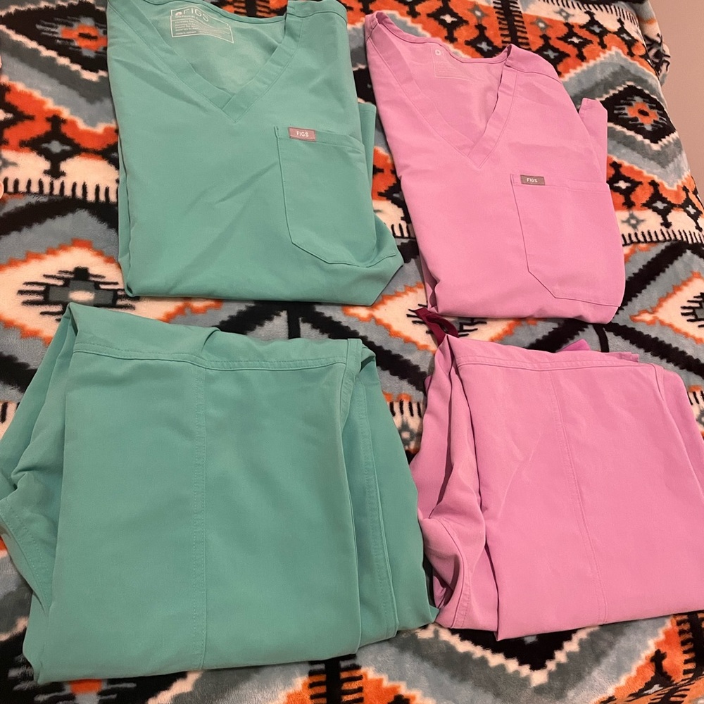 Figs top and bottom (Size L) two sets